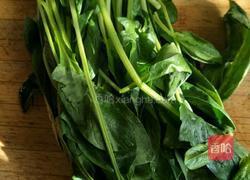 菠菜蛋饼的做法图解1