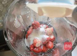 草莓黄桃酸奶奶昔（粉红佳人）的做法图解4
