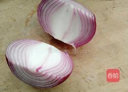 洋葱炒香菇的做法图解2