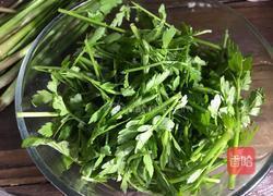 野芹菜叶豆腐汤的做法图解2
