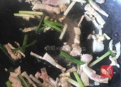 五花肉炒豆芽的做法图解4