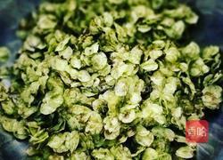 榆钱煎饼的做法图解1