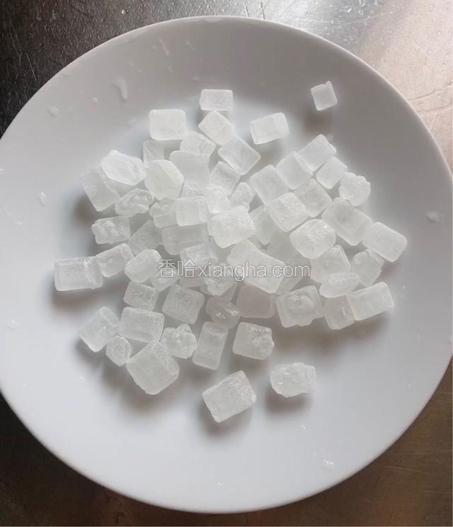 准备好冰糖。