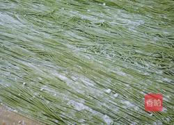 波菜手工面的做法图解2