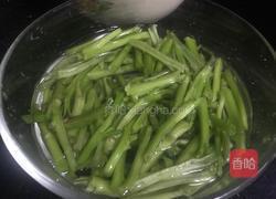 花生拌菠菜梗的做法图解4