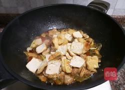 酸菜油豆腐烧肥肠的做法图解9