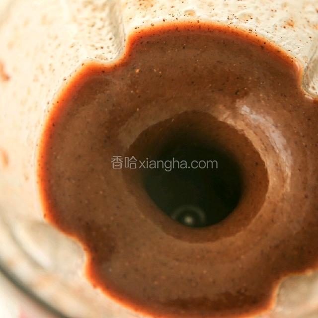 开启机器开关，将转速从1逐渐加到10档，搅拌1分钟左右到细腻顺滑即可