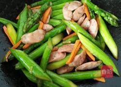 香肠炒芦笋的做法图解7