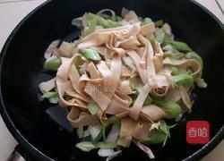 青蒜炒豆皮的做法图解5