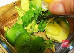 墨西哥牛油果蘸酱的做法图解3