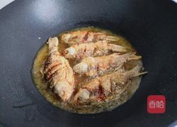 干炸小鲫鱼的做法图解10