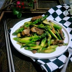 猪肉炒芦笋的做法[图]