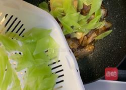 家常腊肉炒莴笋的做法图解7
