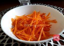 粉蒸胡萝卜的做法图解1