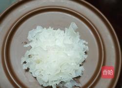 雪梨银耳金橘子糖水的做法图解2