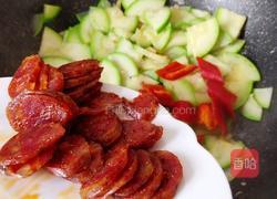 西葫芦炒腊肠的做法图解8