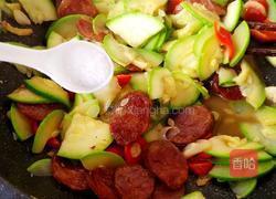 西葫芦炒腊肠的做法图解10