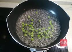 假装是块披萨的馒头蛋饼 宝宝辅食营养食谱菜谱 的做法图解2