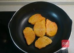 假装是块披萨的馒头蛋饼 宝宝辅食营养食谱菜谱 的做法图解4