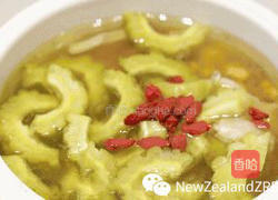 新西兰花胶筒子骨黄豆苦瓜汤的做法图解6