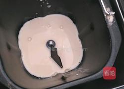 蜂蜜红枣吐司面包（面包机）的做法图解2