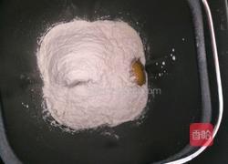 蜂蜜红枣吐司面包(面包机)的做法图解5