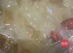 银耳桃胶红枣汤的做法图解3