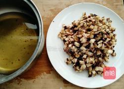 雪菜香菇团子的做法图解5