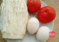 金针菇番茄蛋汤的做法图解1