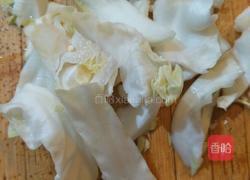 木耳豆腐包炒卷心菜的做法图解2
