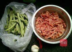 四季豆炒肉的做法图解1