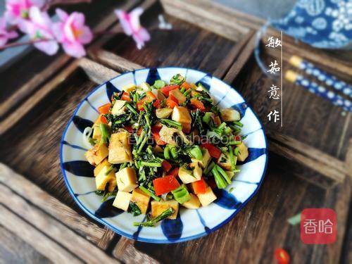 香椿100克五香豆腐干100克红辣椒1/2个大葱10克大蒜10克食用油1勺食盐