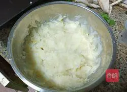 Illustration of how to make mashed potatoes with sauce 3