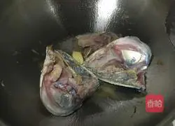 Illustration of how to make fish head and tofu soup 5