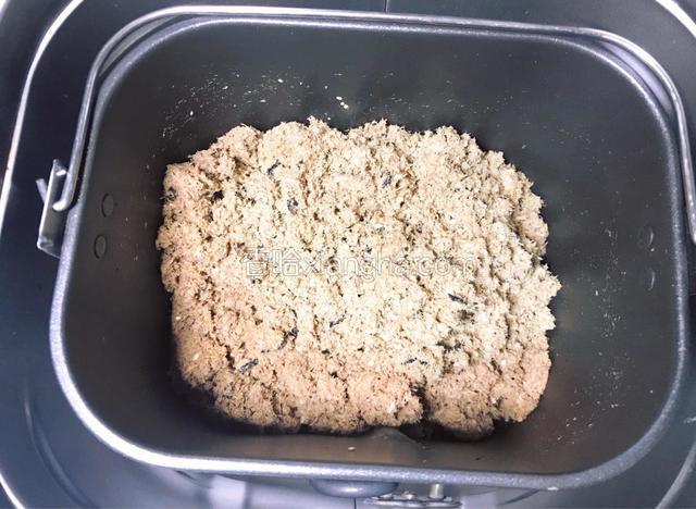 继续炒制15分钟左右，肉松达到自己需要的干湿状态即可。