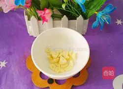 Illustration of how to stir-fry lettuce 3