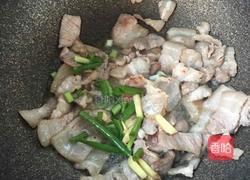 五花肉炒辣白菜的做法图解3