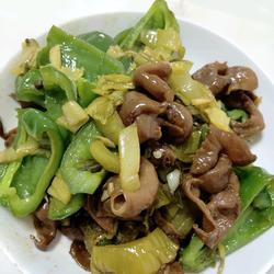 甜椒炒肥肠的做法[图]