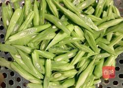 四季豆炒肥肠的做法图解2