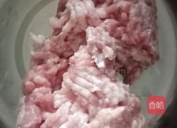 猪肉木耳蘑菇馅的做法图解1