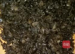 猪肉木耳蘑菇馅的做法图解4