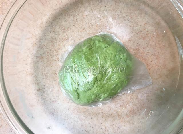 用保鲜袋封好放置。