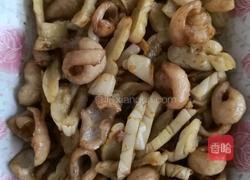 肥肠炒黄瓜皮的做法图解3