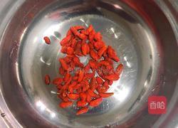  草莓玫瑰花蜜银耳羹的做法图解3