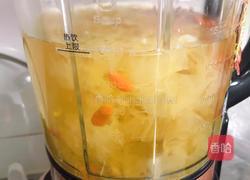 草莓玫瑰花蜜银耳羹的做法图解5