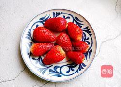 水果创意菜+草莓炒酸奶的做法图解3