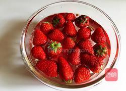 水果创意菜+自制草莓酱的做法图解1