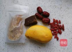 红枣芒果桃胶羹的做法图解1