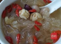 百合花生银耳莲子羹的做法图解6