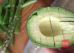 牛油果鸡蛋沙拉的做法图解3